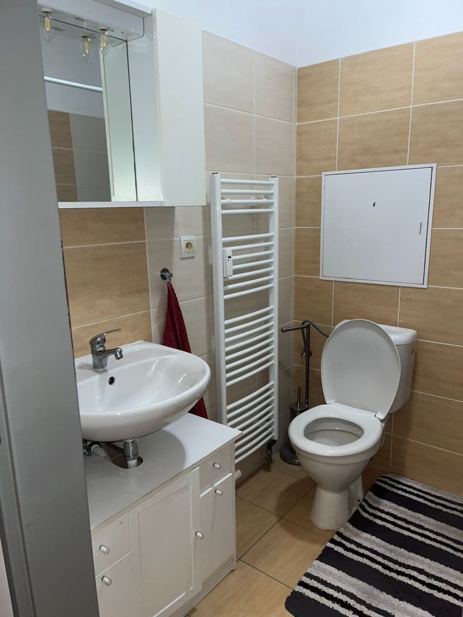 Prenájom bytu 2-izbový 47 m², Dubová, Pardubice, Pardubický kraj Prenájom bytu 2-izbový 47 m², Dubová, Pardubice, Pardubický kraj