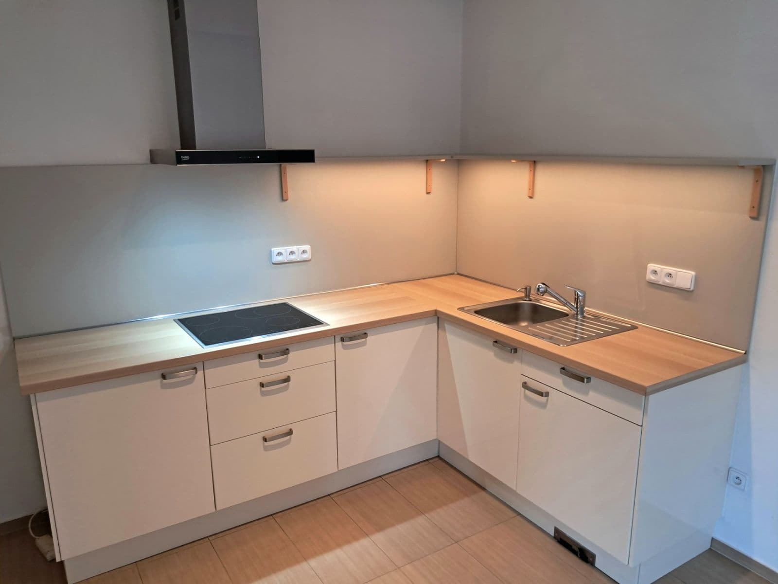Prenájom bytu 2-izbový 89 m², Libušina, Roudnice nad Labem, Ústecký kraj Prenájom bytu 2-izbový 89 m², Libušina, Roudnice nad Labem, Ústecký kraj