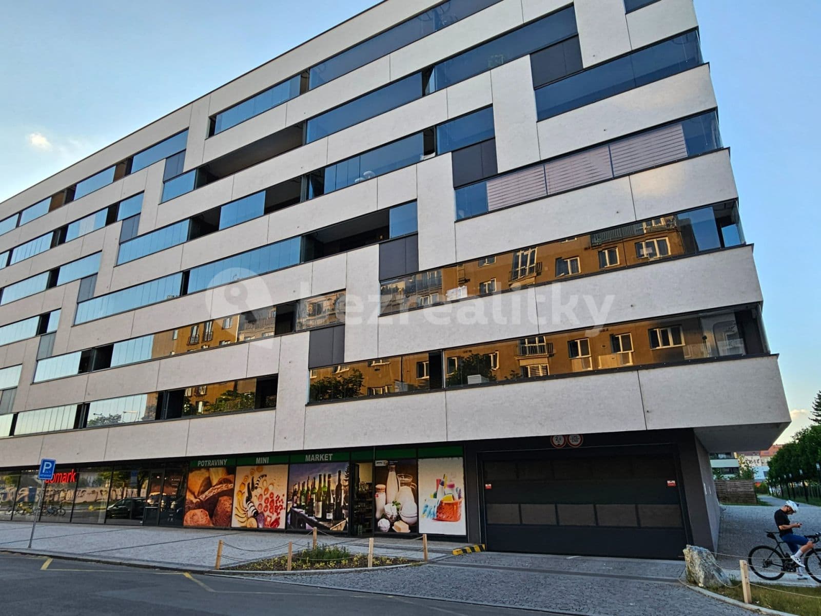 Prenájom garáže 12 m², U Průhonu, Praha, Praha Prenájom garáže 12 m², U Průhonu, Praha, Praha