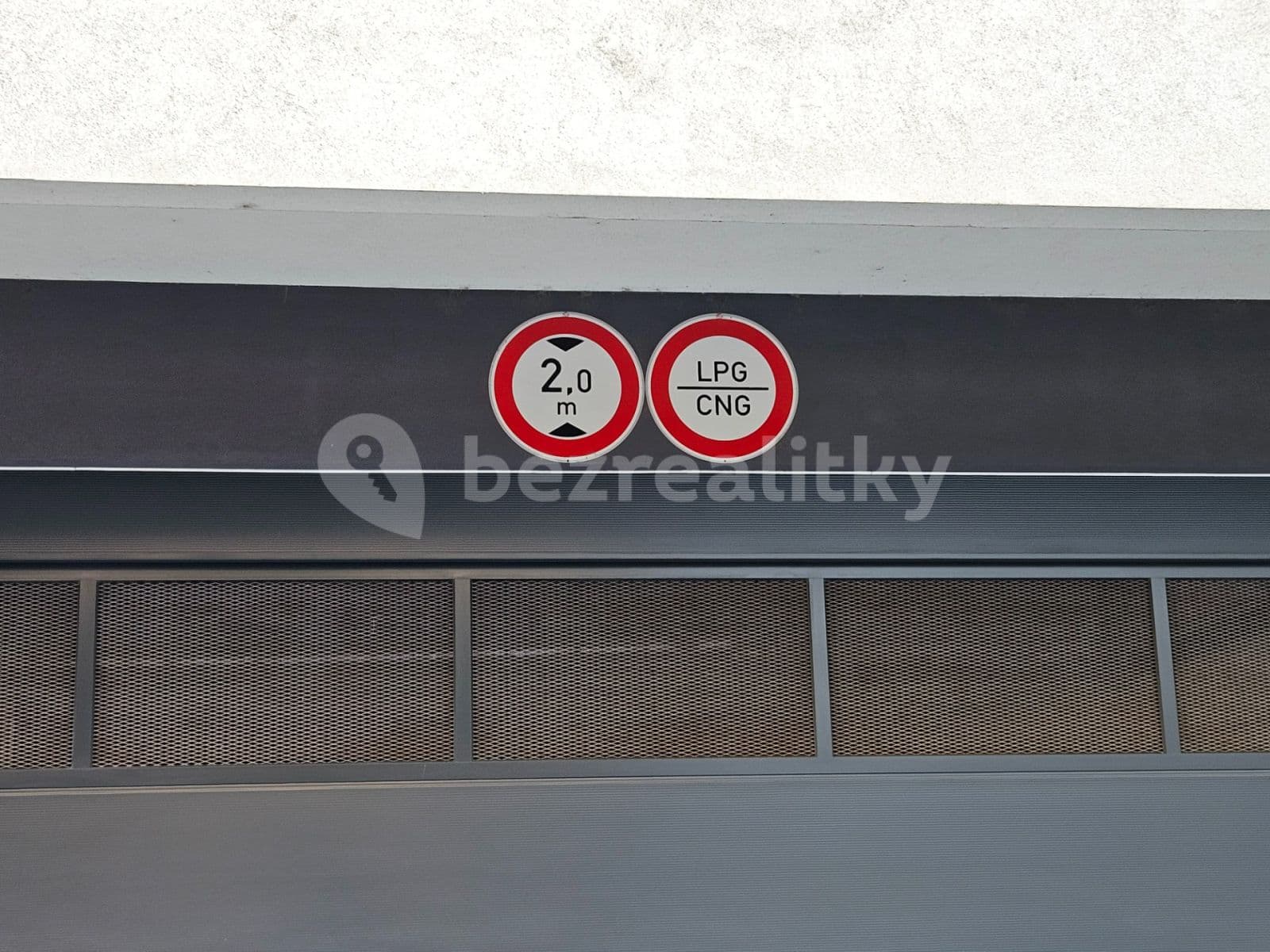 Prenájom garáže 12 m², U Průhonu, Praha, Praha Prenájom garáže 12 m², U Průhonu, Praha, Praha