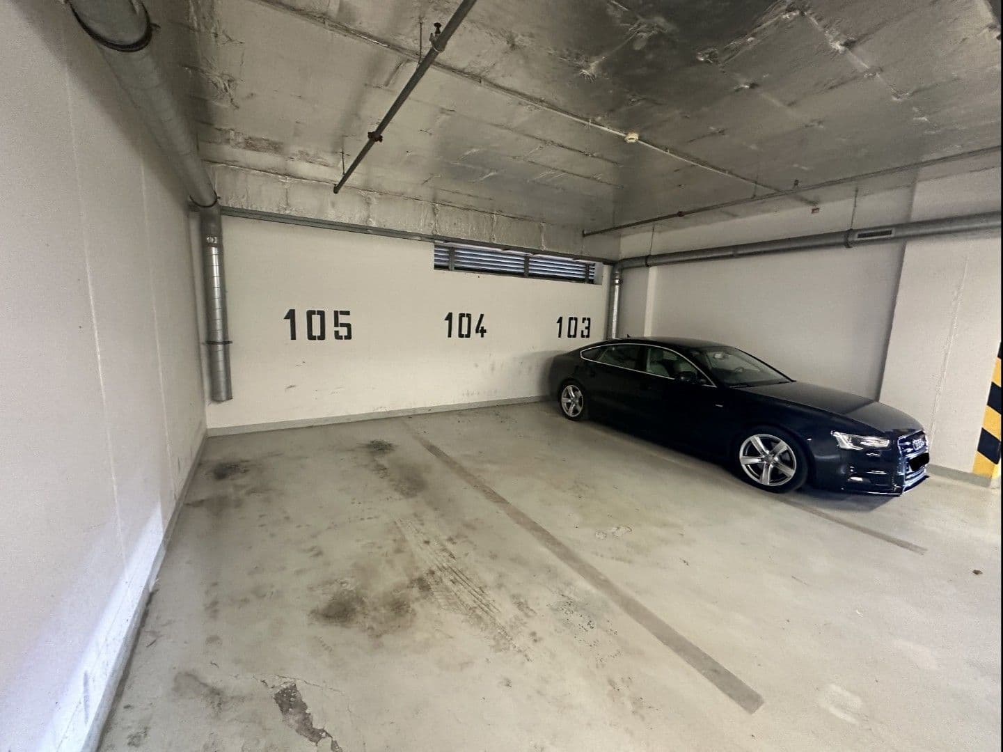 Prenájom garáže 11 m², Poupětova, Praha, Praha Prenájom garáže 11 m², Poupětova, Praha, Praha