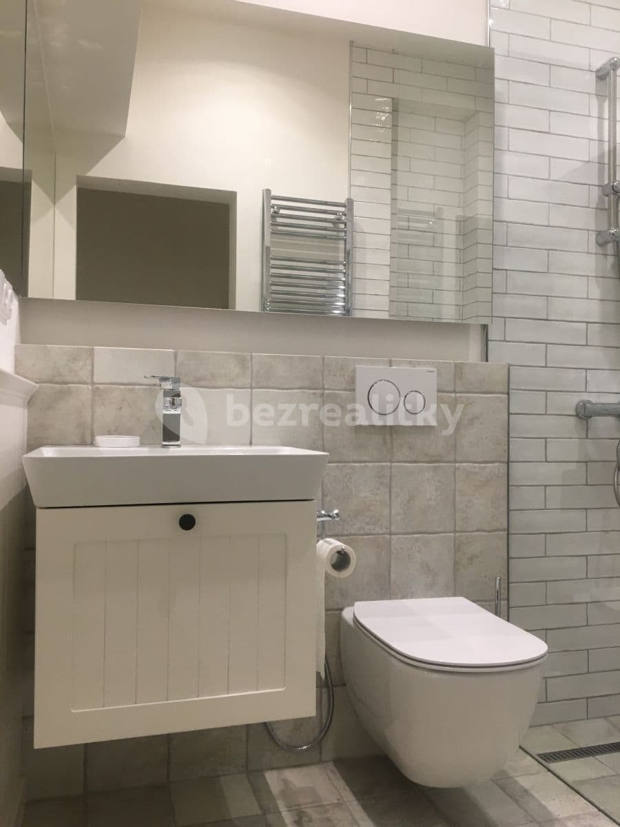 Prenájom bytu 2-izbový 47 m², Rašínovo nábřeží, Praha, Praha Prenájom bytu 2-izbový 47 m², Rašínovo nábřeží, Praha, Praha