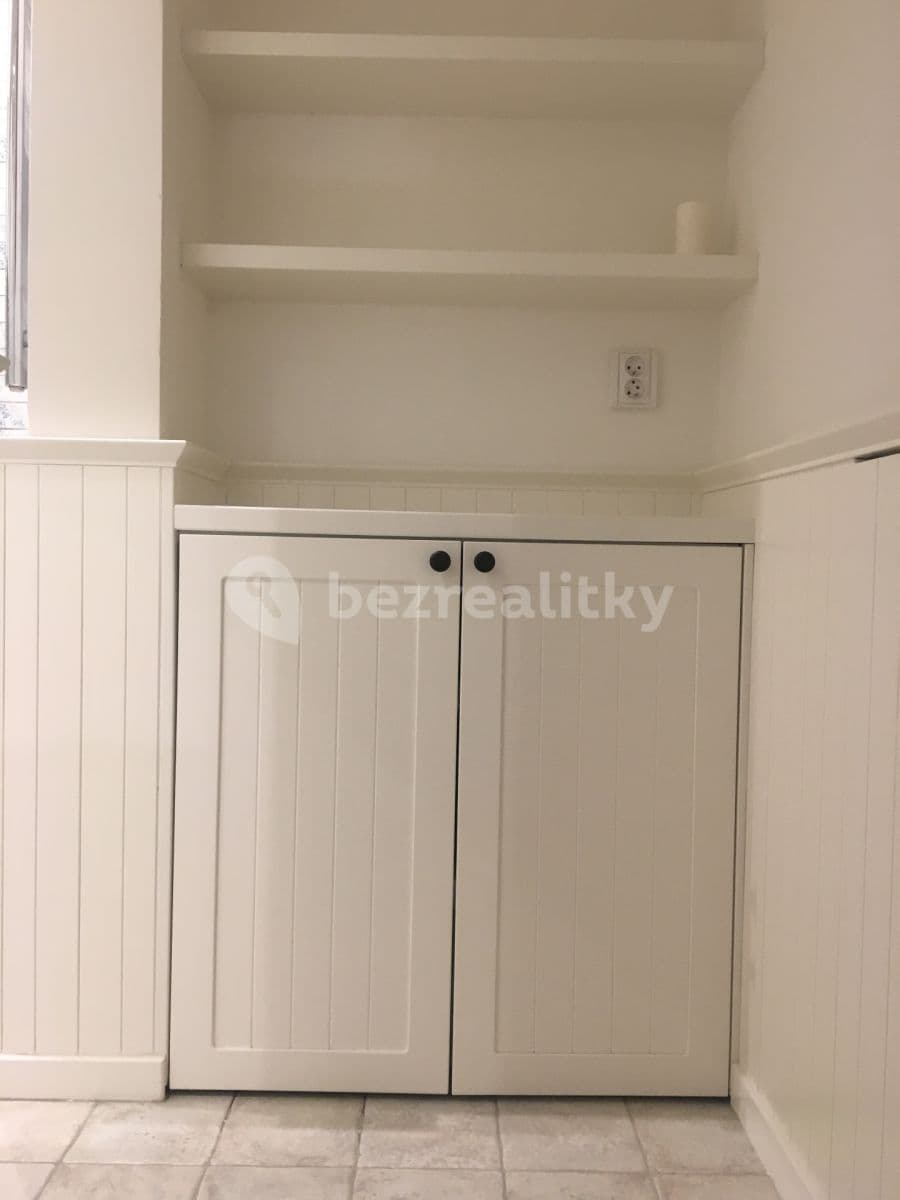 Prenájom bytu 2-izbový 47 m², Rašínovo nábřeží, Praha, Praha Prenájom bytu 2-izbový 47 m², Rašínovo nábřeží, Praha, Praha