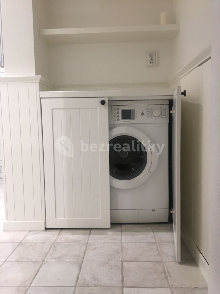 Prenájom bytu 2-izbový 47 m², Rašínovo nábřeží, Praha, Praha Prenájom bytu 2-izbový 47 m², Rašínovo nábřeží, Praha, Praha