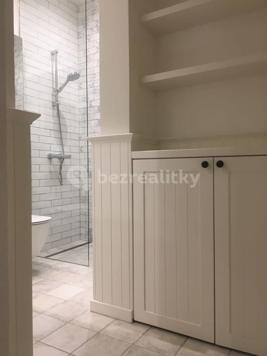 Prenájom bytu 2-izbový 47 m², Rašínovo nábřeží, Praha, Praha Prenájom bytu 2-izbový 47 m², Rašínovo nábřeží, Praha, Praha