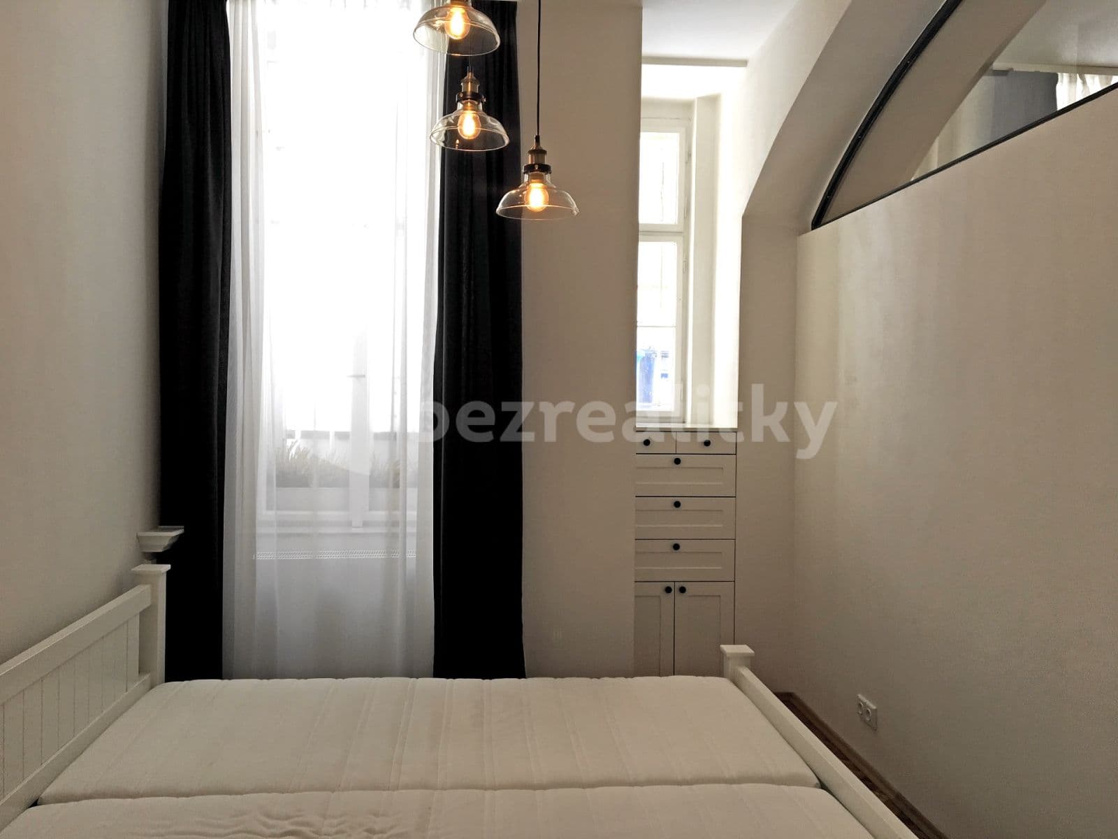 Prenájom bytu 2-izbový 47 m², Rašínovo nábřeží, Praha, Praha Prenájom bytu 2-izbový 47 m², Rašínovo nábřeží, Praha, Praha