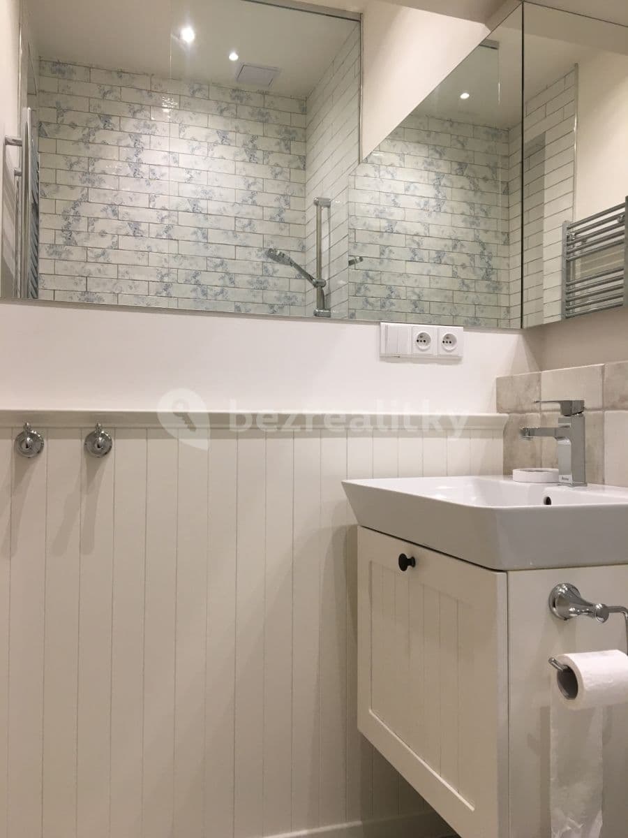 Prenájom bytu 2-izbový 47 m², Rašínovo nábřeží, Praha, Praha Prenájom bytu 2-izbový 47 m², Rašínovo nábřeží, Praha, Praha