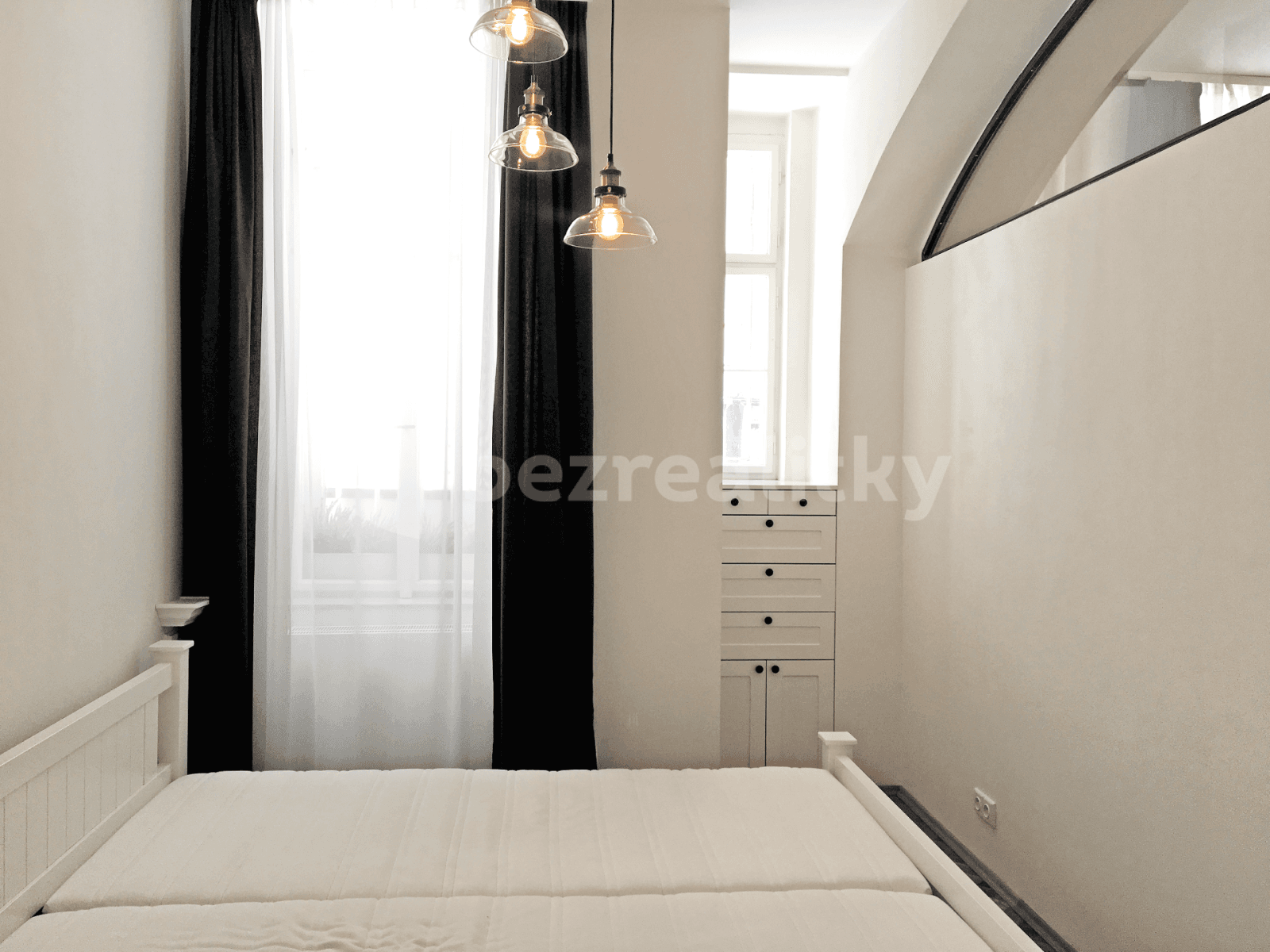 Prenájom bytu 2-izbový 47 m², Rašínovo nábřeží, Praha, Praha Prenájom bytu 2-izbový 47 m², Rašínovo nábřeží, Praha, Praha