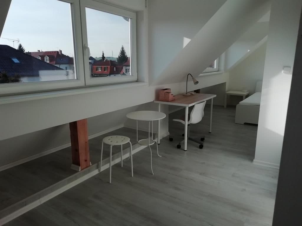 Prenájom bytu 1-izbový 40 m², Vysokoškolská, Praha, Praha Prenájom bytu 1-izbový 40 m², Vysokoškolská, Praha, Praha
