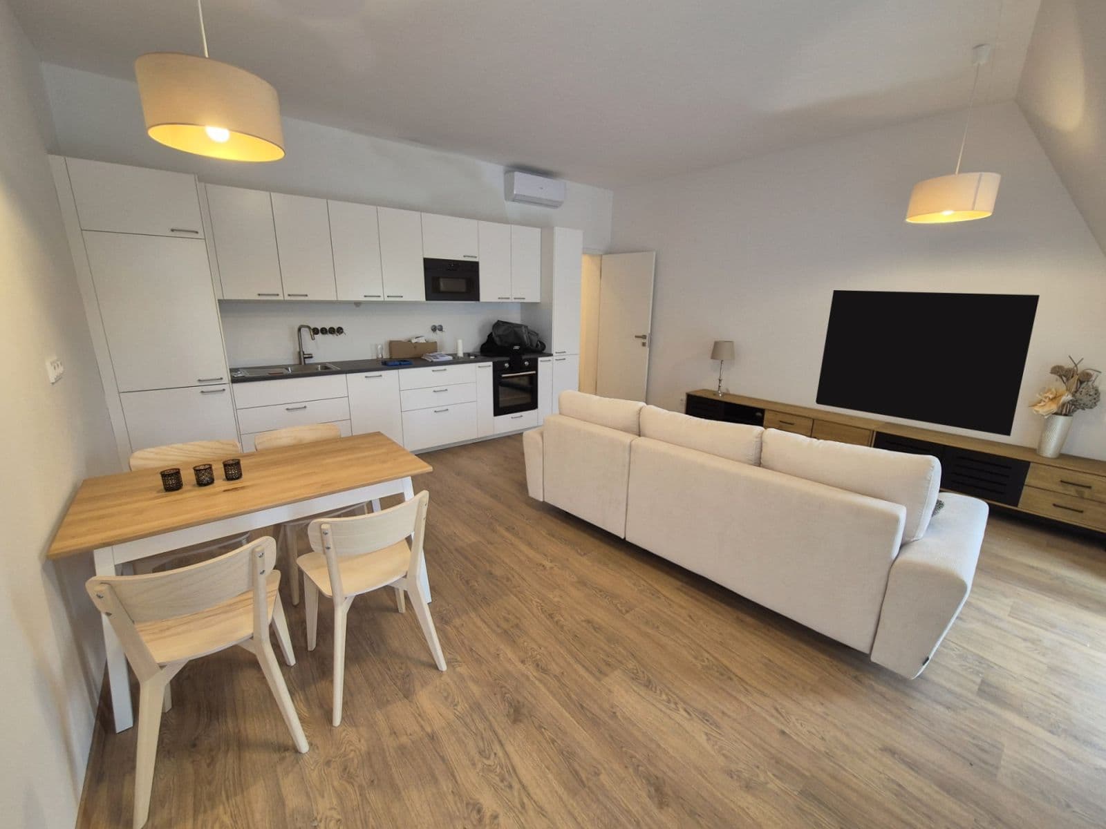 Prenájom bytu 2-izbový 65 m², Týmlova, Praha, Praha Prenájom bytu 2-izbový 65 m², Týmlova, Praha, Praha