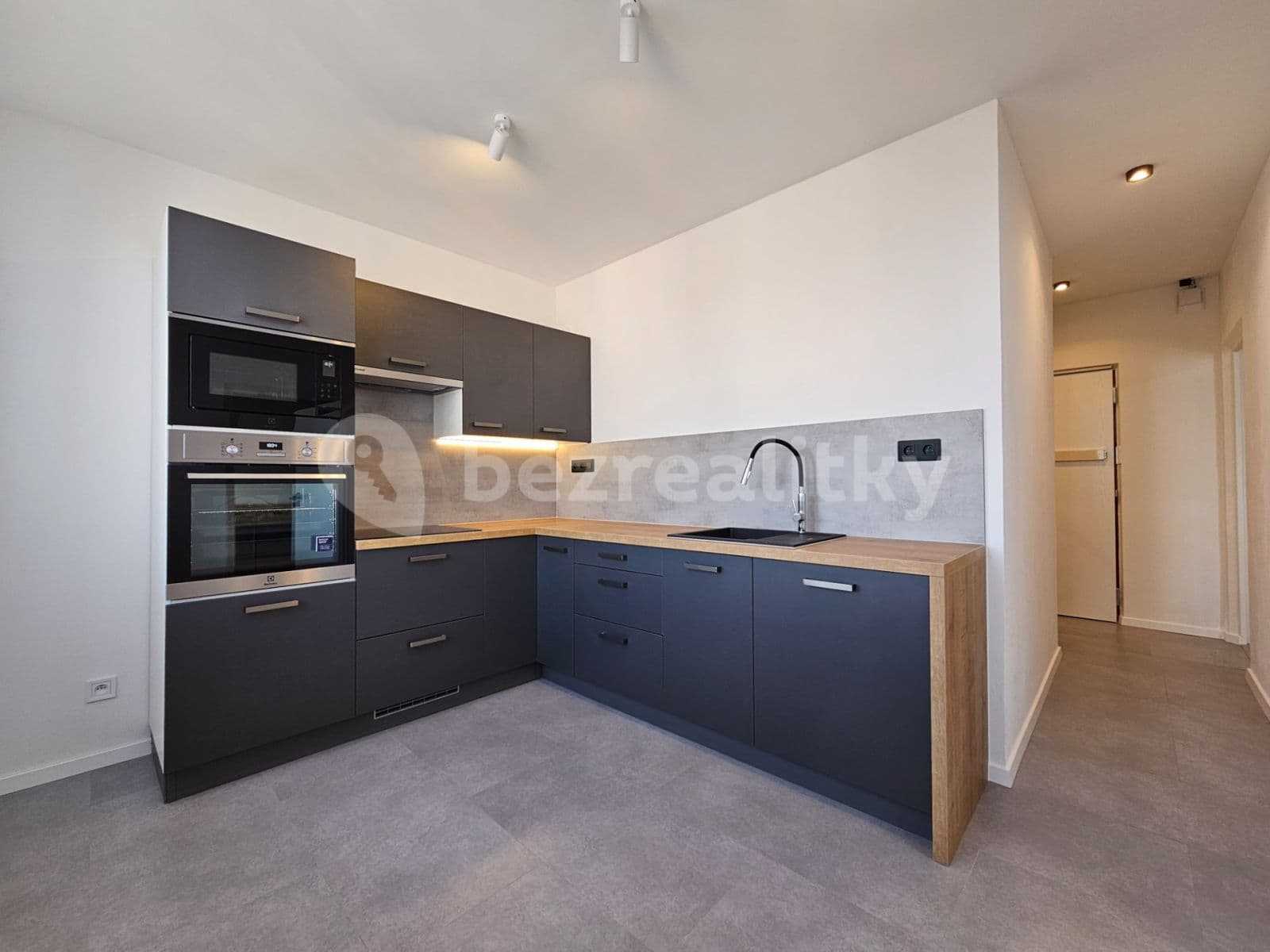 Prenájom bytu 1-izbový 40 m², Brněnská, Plzeň, Plzeňský kraj Prenájom bytu 1-izbový 40 m², Brněnská, Plzeň, Plzeňský kraj