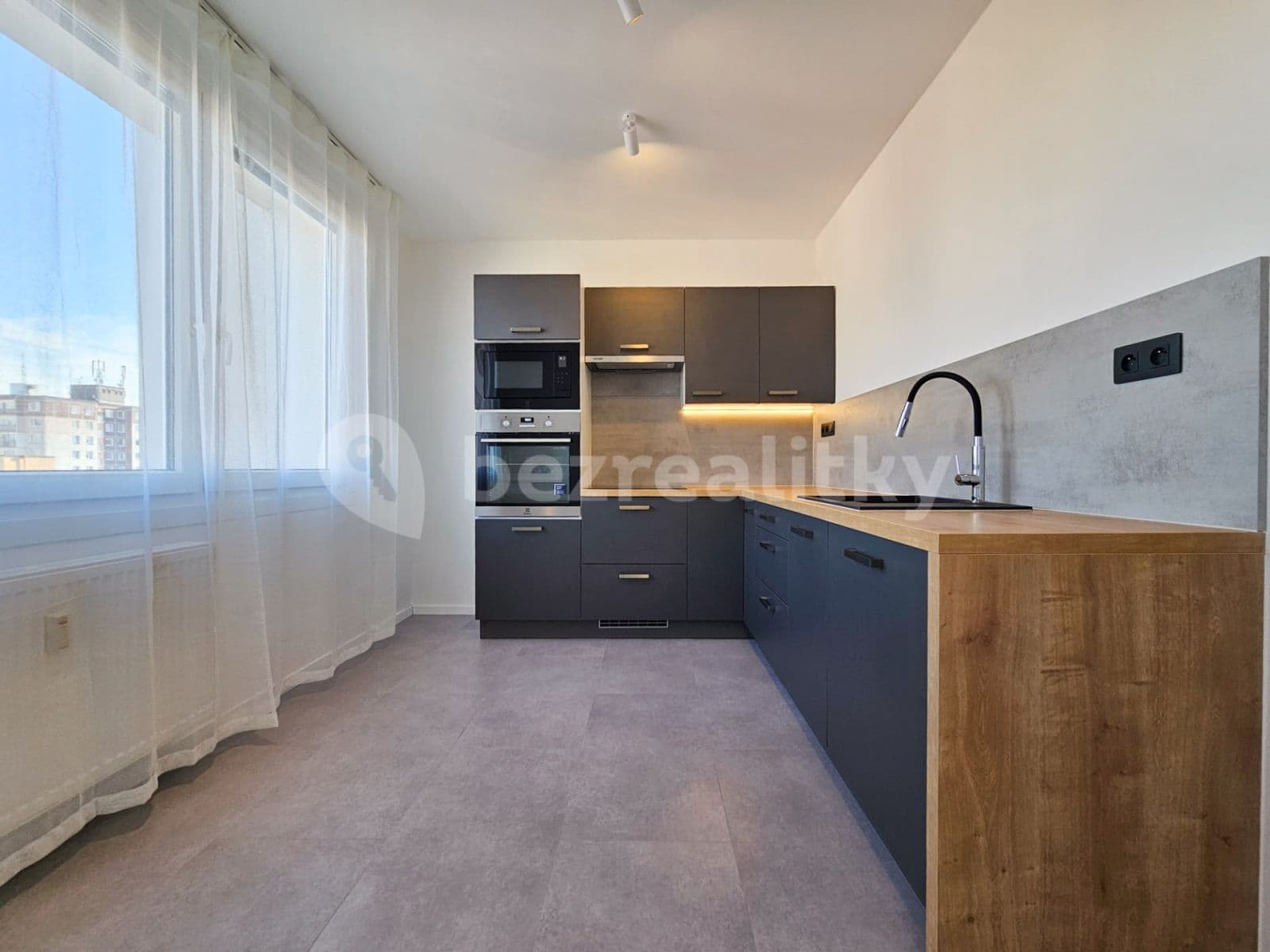 Prenájom bytu 1-izbový 40 m², Brněnská, Plzeň, Plzeňský kraj Prenájom bytu 1-izbový 40 m², Brněnská, Plzeň, Plzeňský kraj