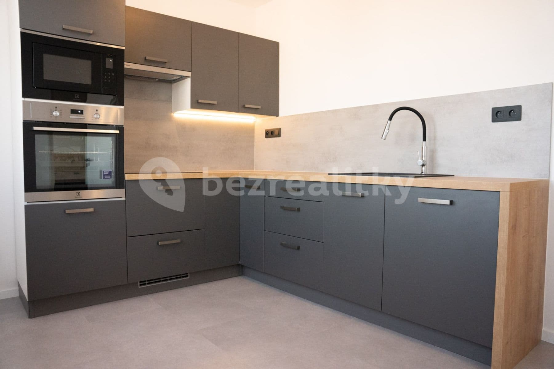 Prenájom bytu 1-izbový 40 m², Brněnská, Plzeň, Plzeňský kraj Prenájom bytu 1-izbový 40 m², Brněnská, Plzeň, Plzeňský kraj