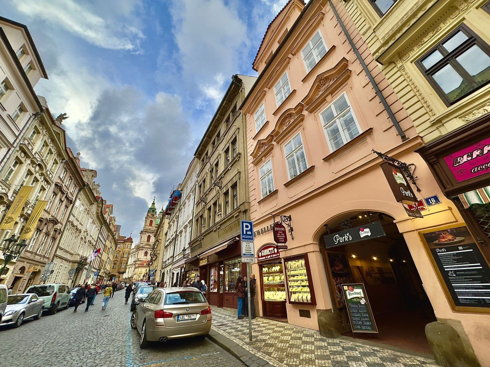 Prenájom bytu 40 m², Mostecká, Praha, Praha Prenájom bytu 40 m², Mostecká, Praha, Praha