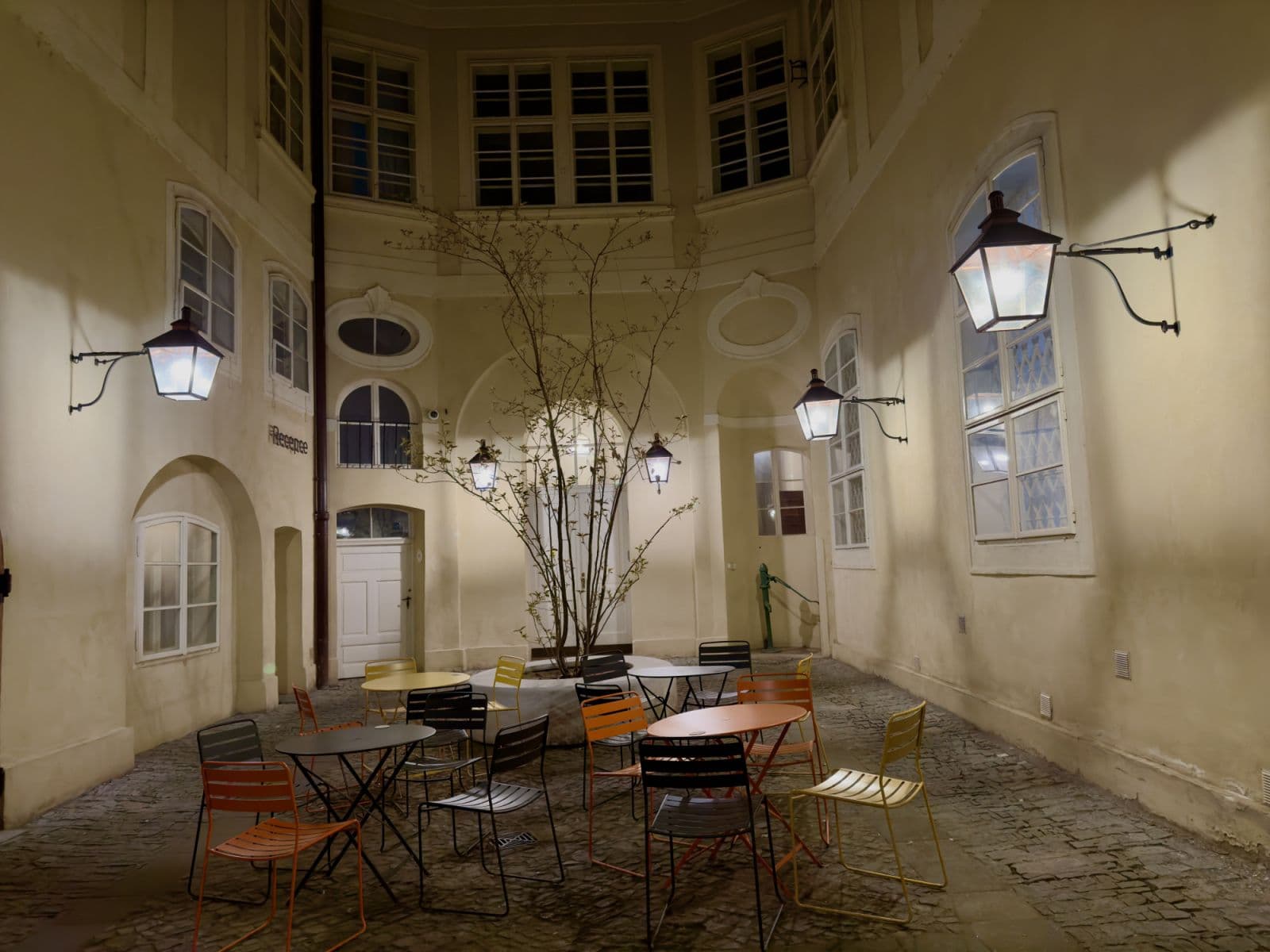 Prenájom bytu 40 m², Mostecká, Praha, Praha Prenájom bytu 40 m², Mostecká, Praha, Praha