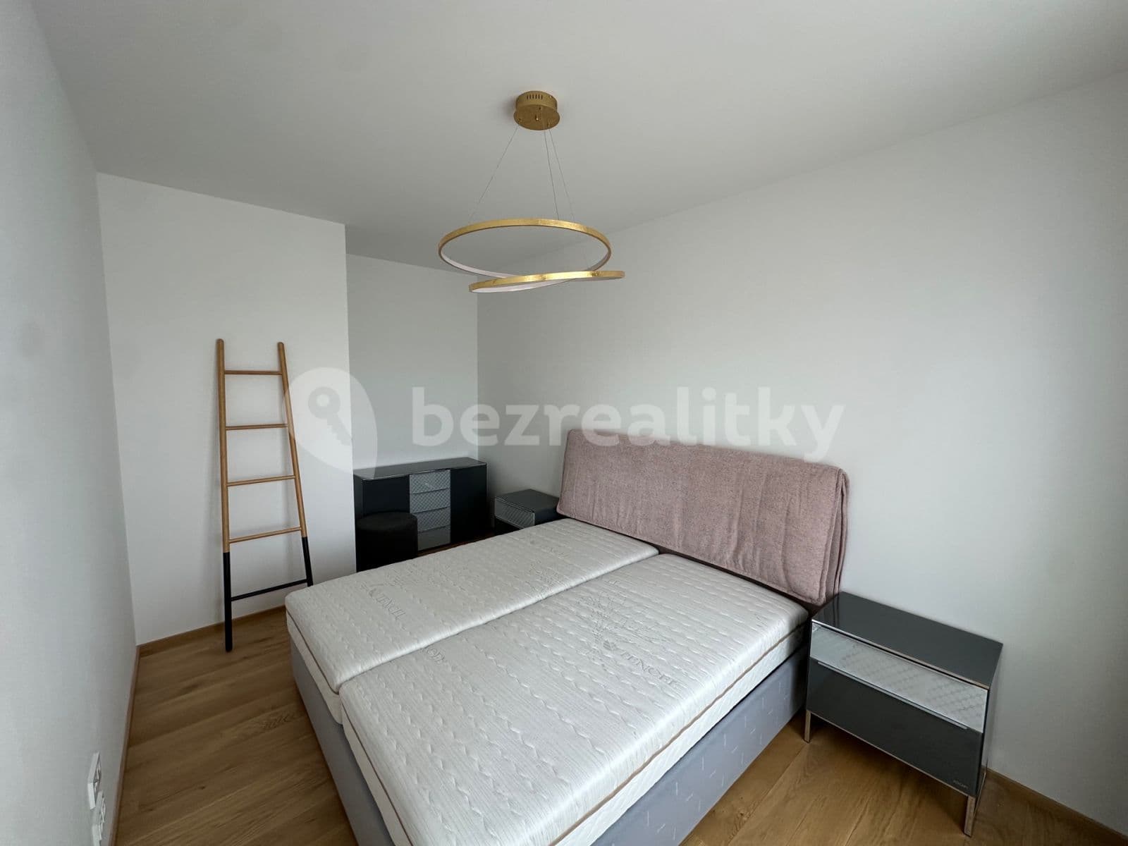Prenájom bytu 2-izbový 40 m², Růžodolská, Praha, Praha Prenájom bytu 2-izbový 40 m², Růžodolská, Praha, Praha
