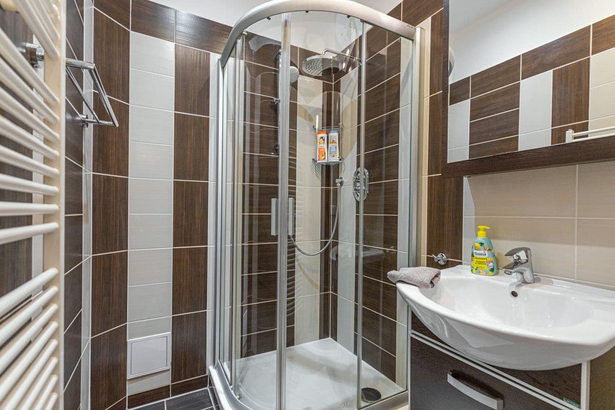 Prenájom bytu 50 m², U Obecního dvora, Praha, Praha Prenájom bytu 50 m², U Obecního dvora, Praha, Praha