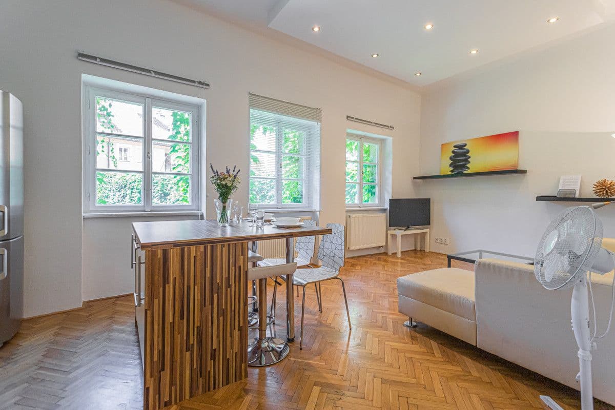 Prenájom bytu 50 m², U Obecního dvora, Praha, Praha Prenájom bytu 50 m², U Obecního dvora, Praha, Praha