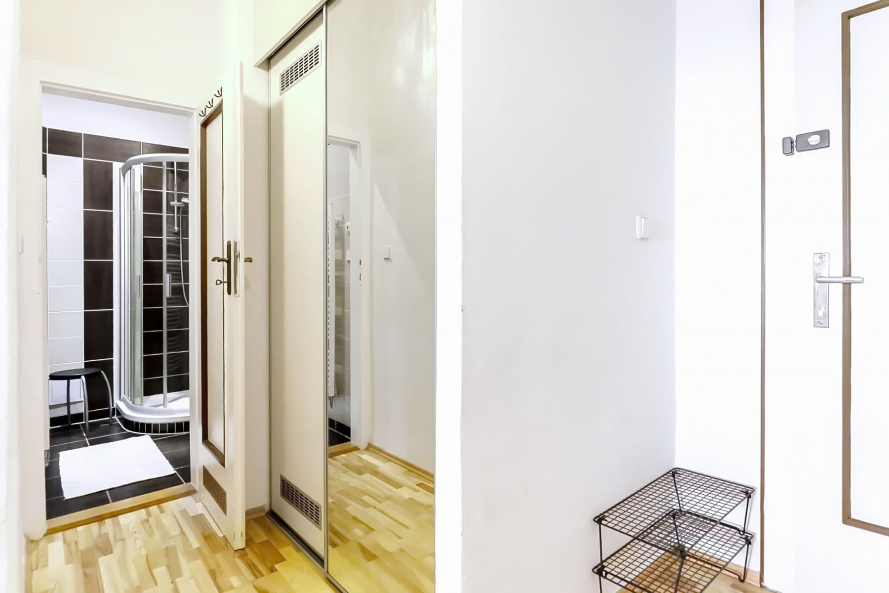 Prenájom bytu 50 m², U Obecního dvora, Praha, Praha Prenájom bytu 50 m², U Obecního dvora, Praha, Praha