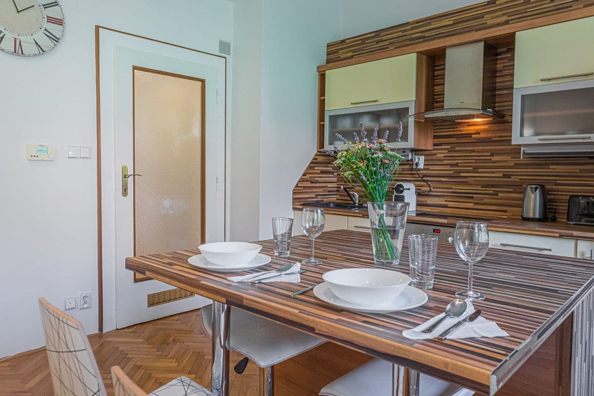 Prenájom bytu 50 m², U Obecního dvora, Praha, Praha Prenájom bytu 50 m², U Obecního dvora, Praha, Praha