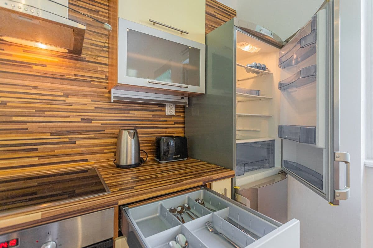 Prenájom bytu 50 m², U Obecního dvora, Praha, Praha Prenájom bytu 50 m², U Obecního dvora, Praha, Praha