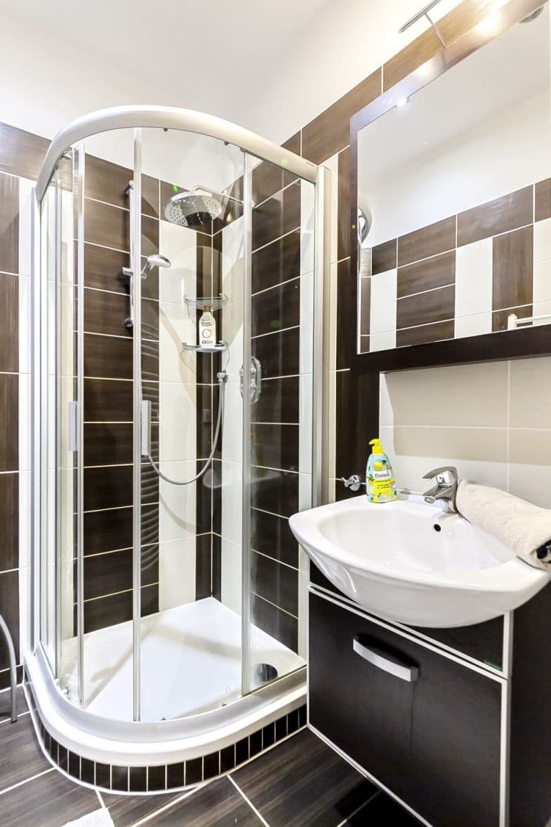 Prenájom bytu 50 m², U Obecního dvora, Praha, Praha Prenájom bytu 50 m², U Obecního dvora, Praha, Praha