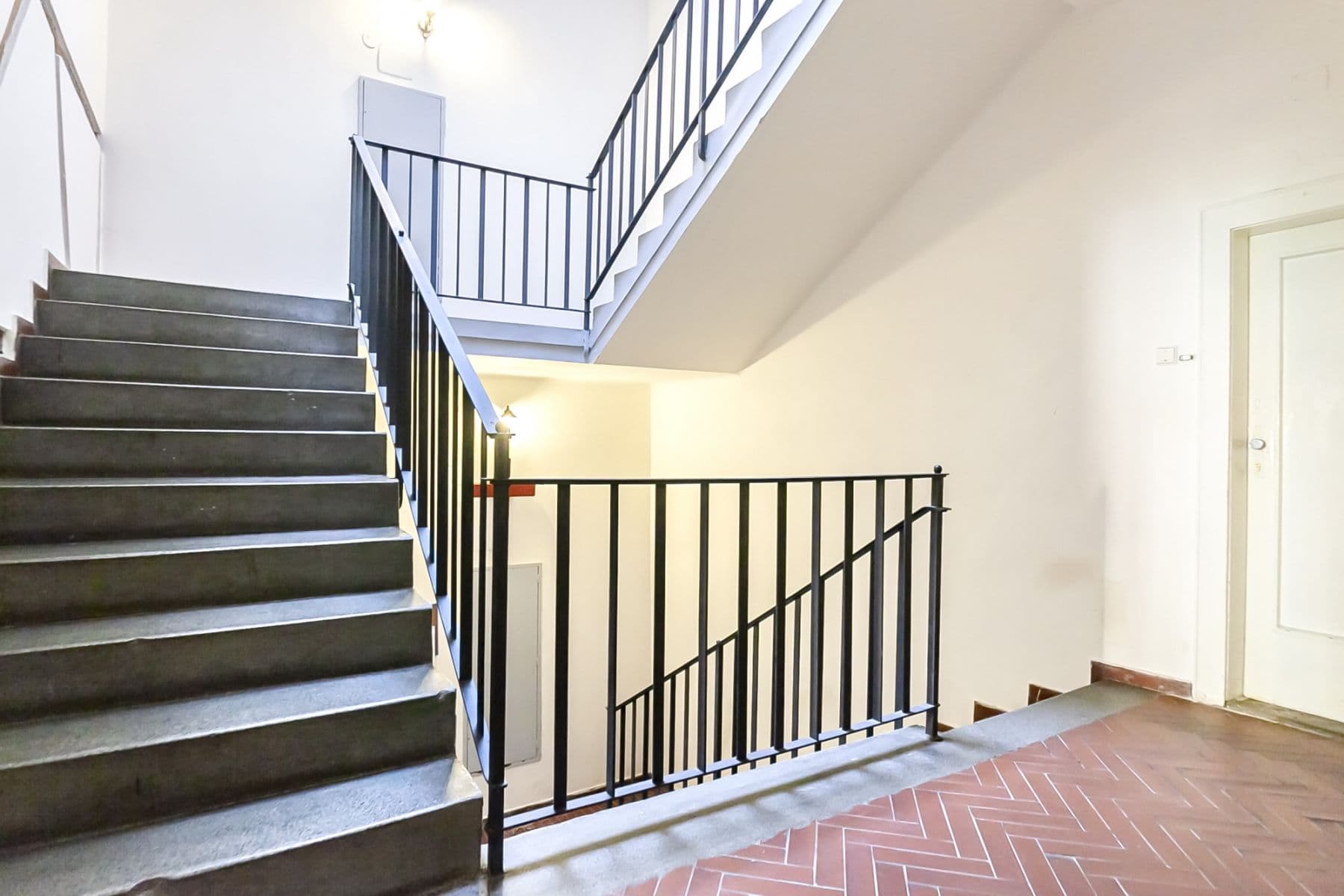 Prenájom bytu 50 m², U Obecního dvora, Praha, Praha Prenájom bytu 50 m², U Obecního dvora, Praha, Praha