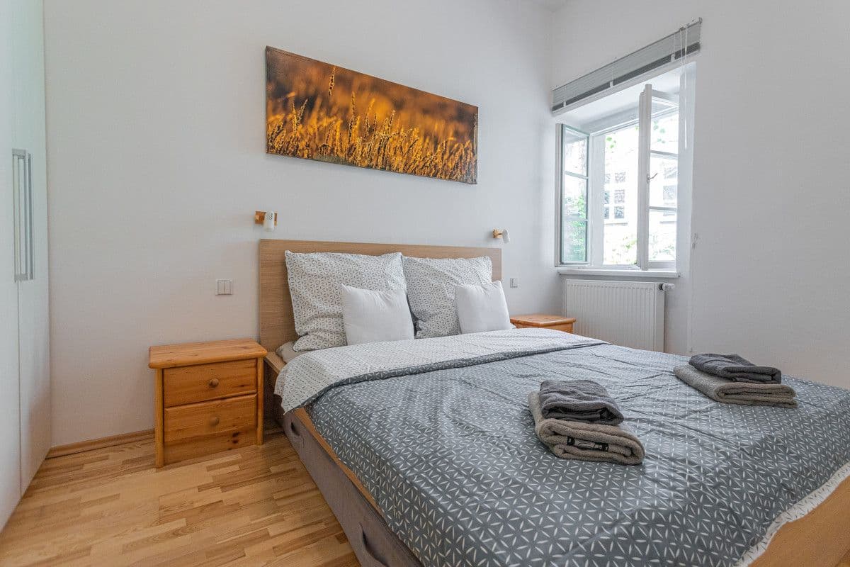 Prenájom bytu 50 m², U Obecního dvora, Praha, Praha Prenájom bytu 50 m², U Obecního dvora, Praha, Praha