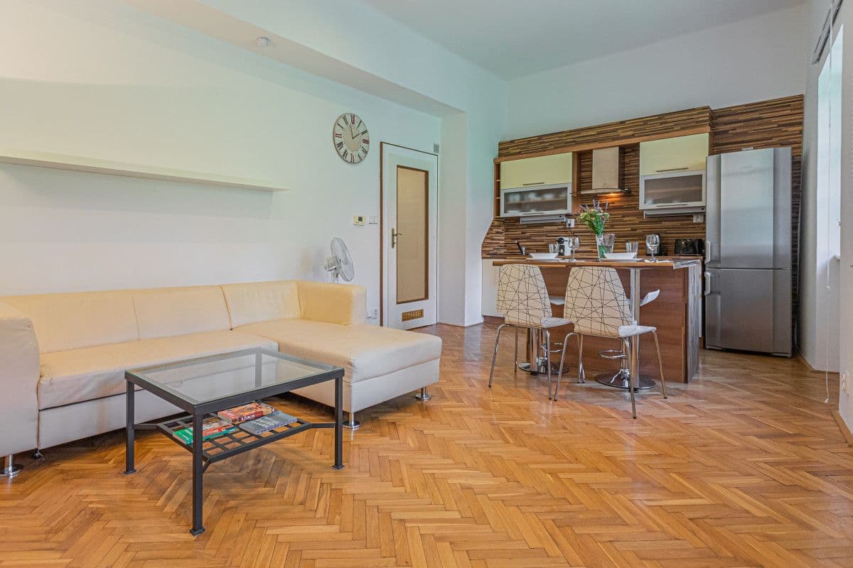 Prenájom bytu 50 m², U Obecního dvora, Praha, Praha Prenájom bytu 50 m², U Obecního dvora, Praha, Praha