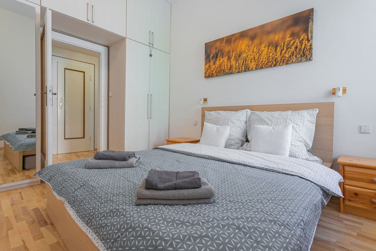Prenájom bytu 50 m², U Obecního dvora, Praha, Praha Prenájom bytu 50 m², U Obecního dvora, Praha, Praha
