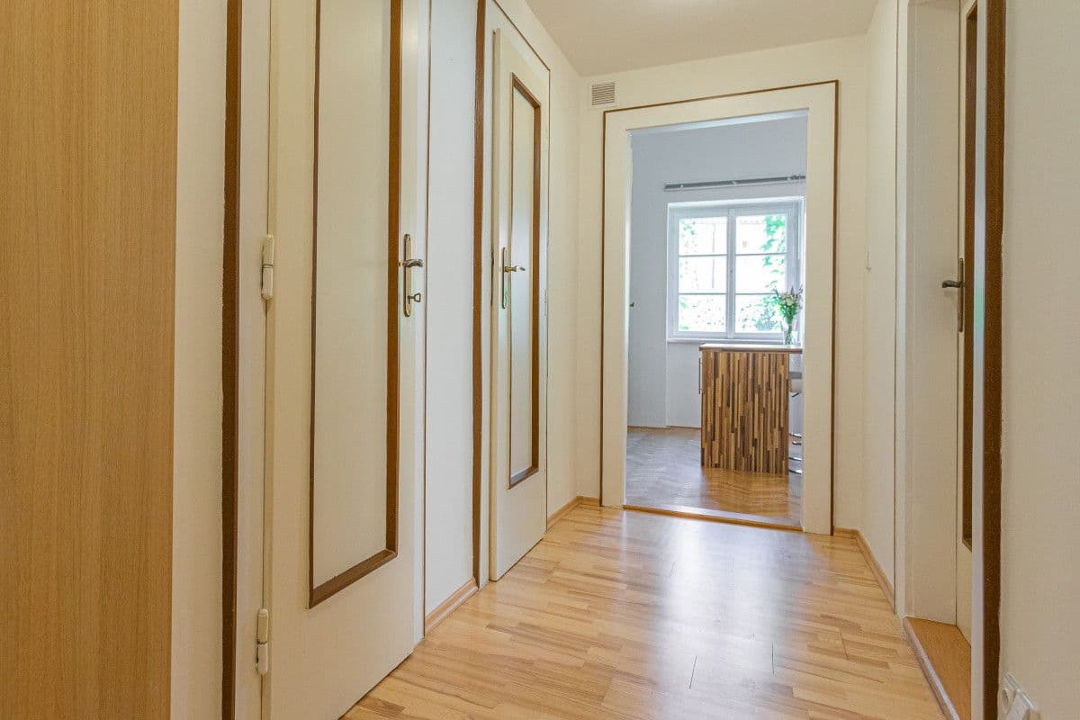 Prenájom bytu 50 m², U Obecního dvora, Praha, Praha Prenájom bytu 50 m², U Obecního dvora, Praha, Praha