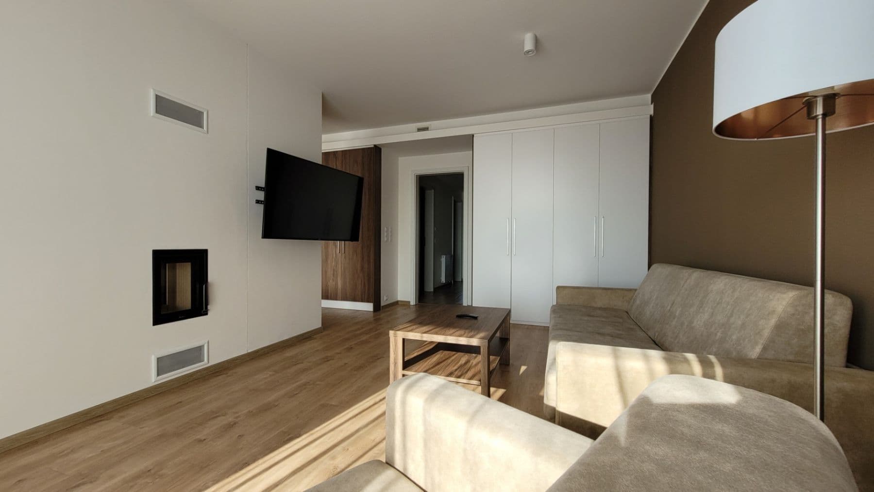 Prenájom bytu 3-izbový 105 m², Mukařovského, Praha, Praha Prenájom bytu 3-izbový 105 m², Mukařovského, Praha, Praha