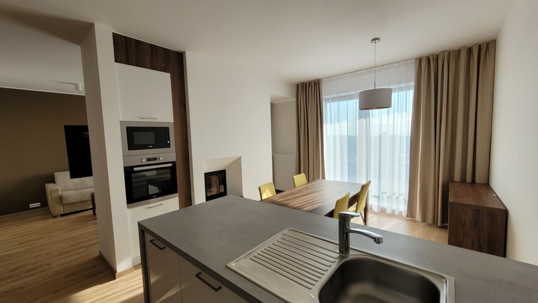 Prenájom bytu 3-izbový 105 m², Mukařovského, Praha, Praha Prenájom bytu 3-izbový 105 m², Mukařovského, Praha, Praha