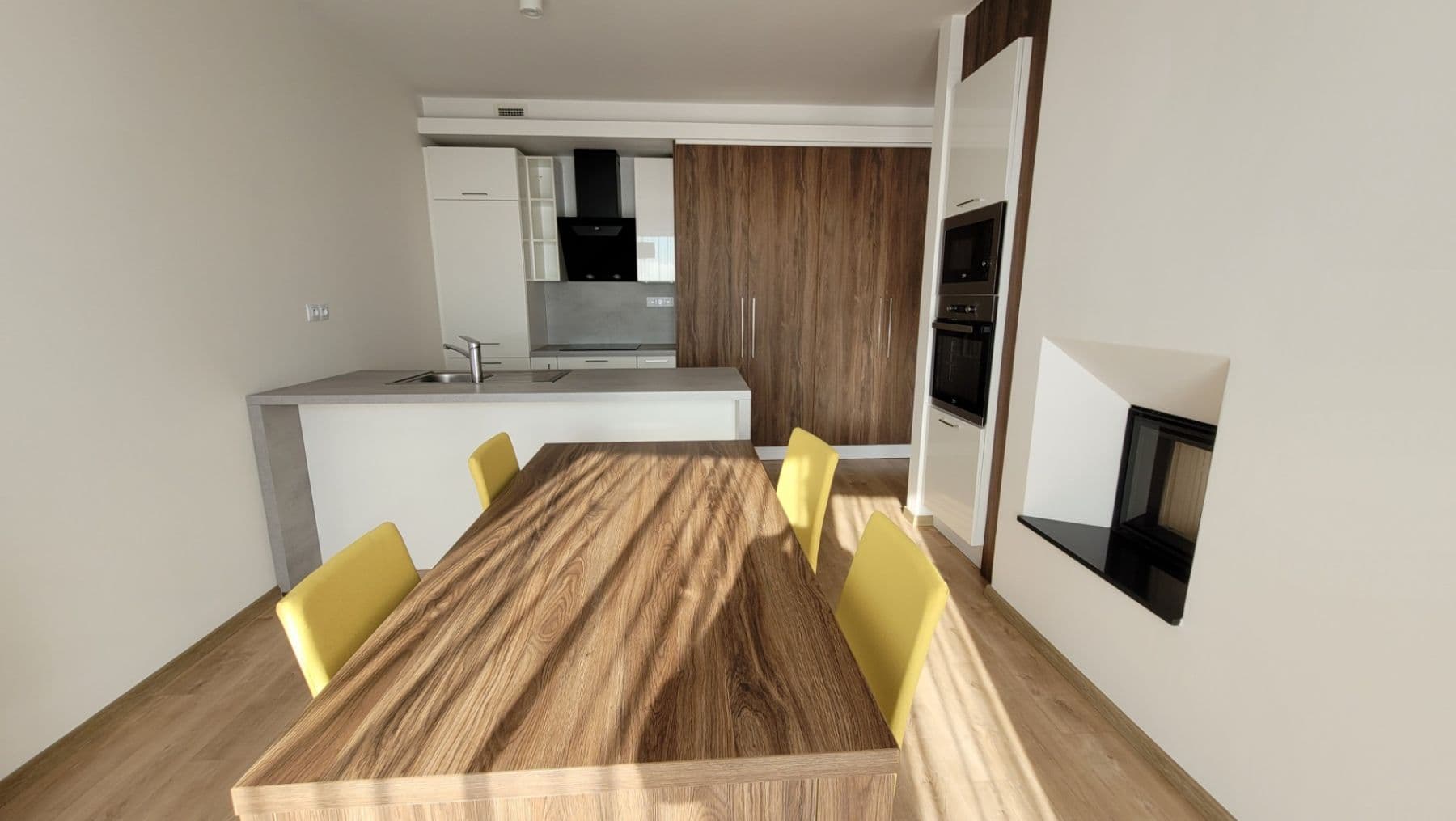 Prenájom bytu 3-izbový 105 m², Mukařovského, Praha, Praha Prenájom bytu 3-izbový 105 m², Mukařovského, Praha, Praha