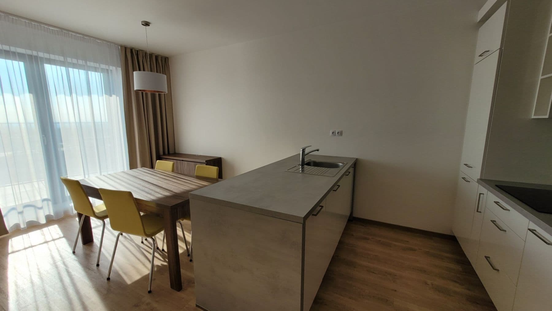 Prenájom bytu 3-izbový 105 m², Mukařovského, Praha, Praha Prenájom bytu 3-izbový 105 m², Mukařovského, Praha, Praha