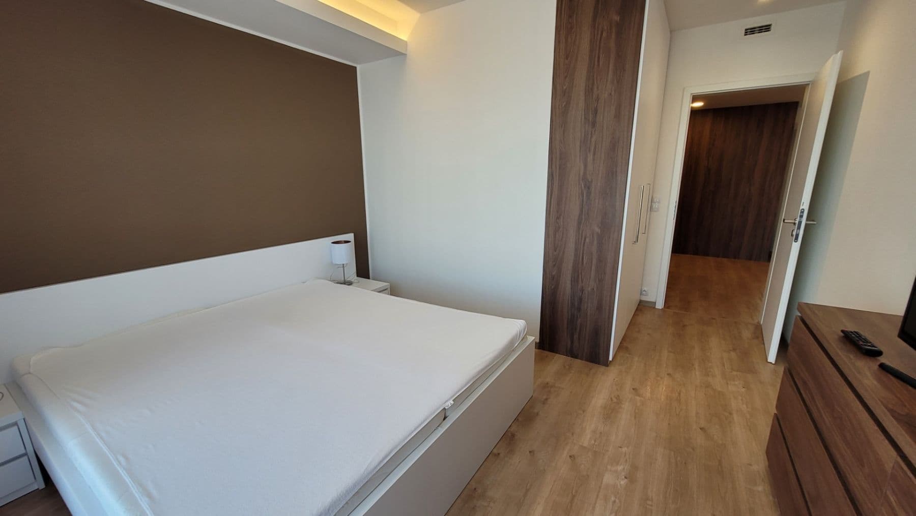 Prenájom bytu 3-izbový 105 m², Mukařovského, Praha, Praha Prenájom bytu 3-izbový 105 m², Mukařovského, Praha, Praha