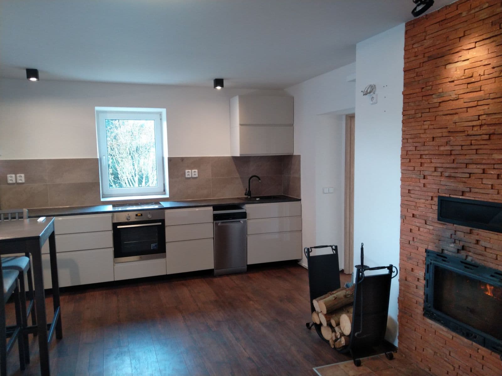 Prenájom bytu 2-izbový 58 m², Za Mlýnem, Hostivice, Středočeský kraj Prenájom bytu 2-izbový 58 m², Za Mlýnem, Hostivice, Středočeský kraj