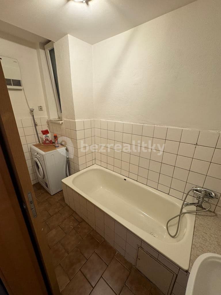 Prenájom bytu 3-izbový 80 m², Husova, Olomouc, Olomoucký kraj Prenájom bytu 3-izbový 80 m², Husova, Olomouc, Olomoucký kraj