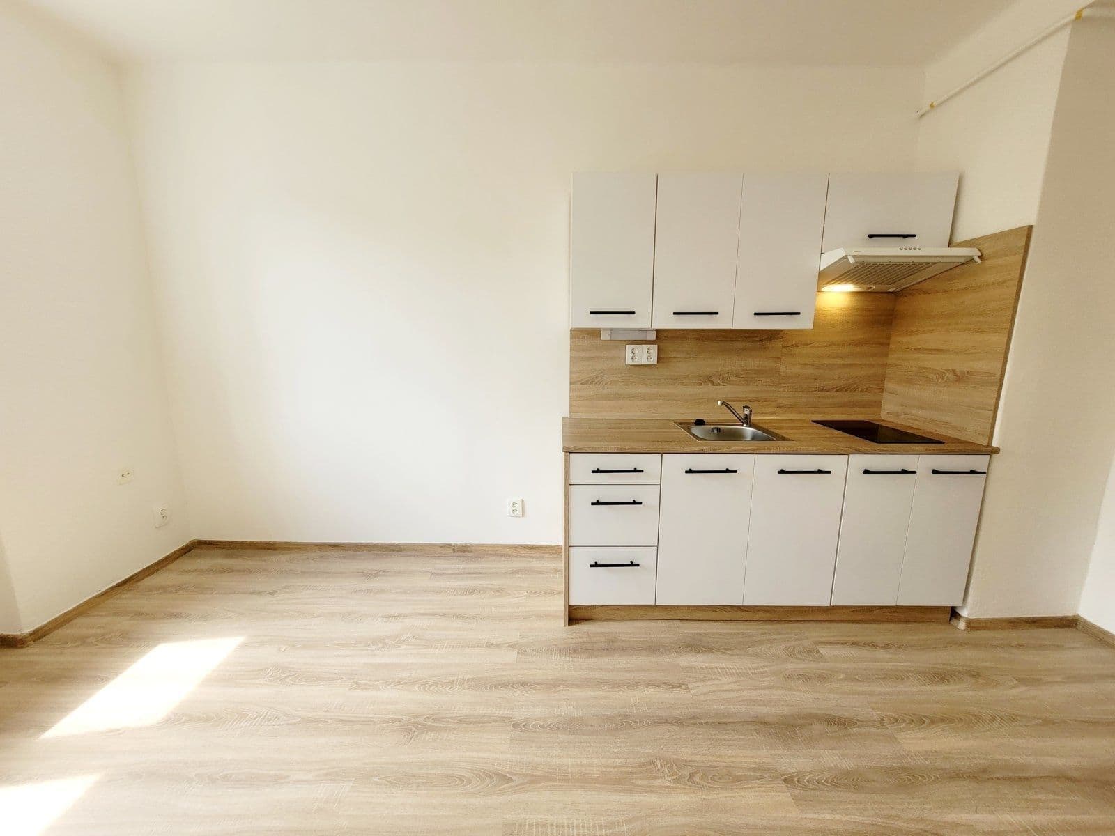 Prenájom bytu 1-izbový 21 m², Hlavní třída, Havířov, Moravskoslezský kraj Prenájom bytu 1-izbový 21 m², Hlavní třída, Havířov, Moravskoslezský kraj