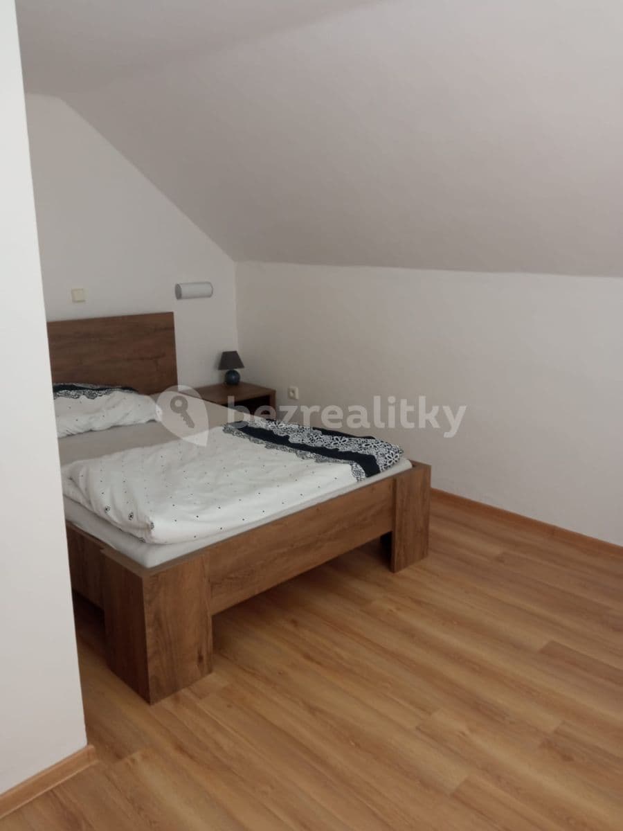 Prenájom bytu 5-izbový 115 m², Ovčáry, Středočeský kraj Prenájom bytu 5-izbový 115 m², Ovčáry, Středočeský kraj