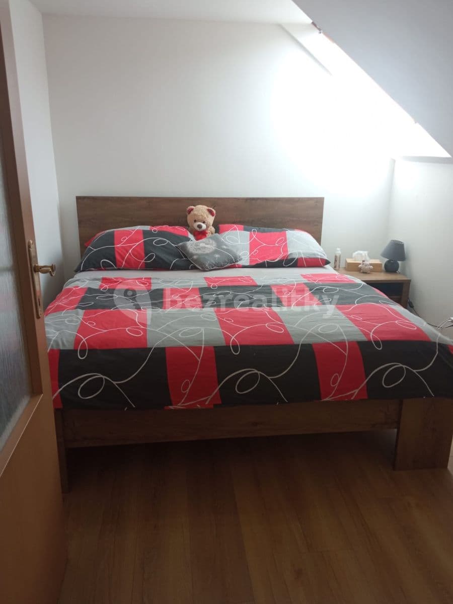 Prenájom bytu 5-izbový 115 m², Ovčáry, Středočeský kraj Prenájom bytu 5-izbový 115 m², Ovčáry, Středočeský kraj