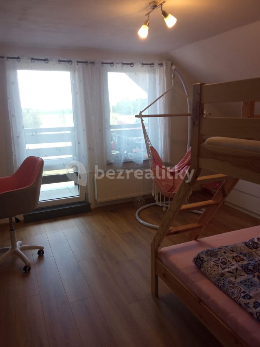 Prenájom bytu 5-izbový 115 m², Ovčáry, Středočeský kraj Prenájom bytu 5-izbový 115 m², Ovčáry, Středočeský kraj