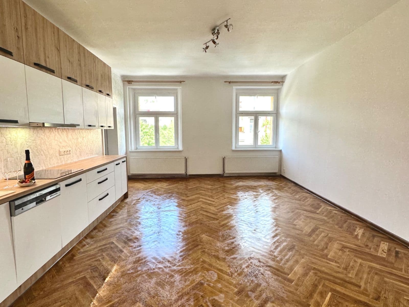 Prenájom bytu 2-izbový 80 m², U Kněžské louky, Praha, Praha Prenájom bytu 2-izbový 80 m², U Kněžské louky, Praha, Praha