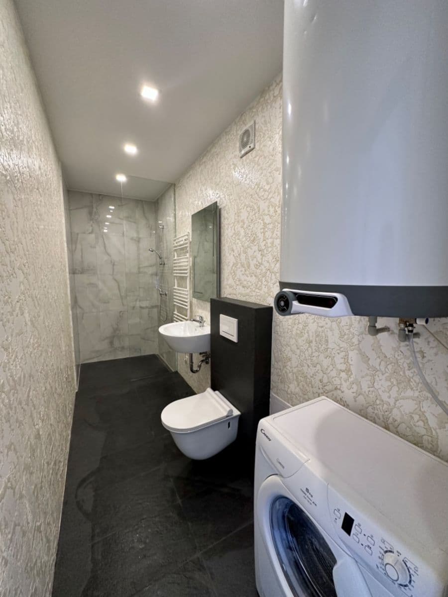 Prenájom bytu 2-izbový 80 m², U Kněžské louky, Praha, Praha Prenájom bytu 2-izbový 80 m², U Kněžské louky, Praha, Praha