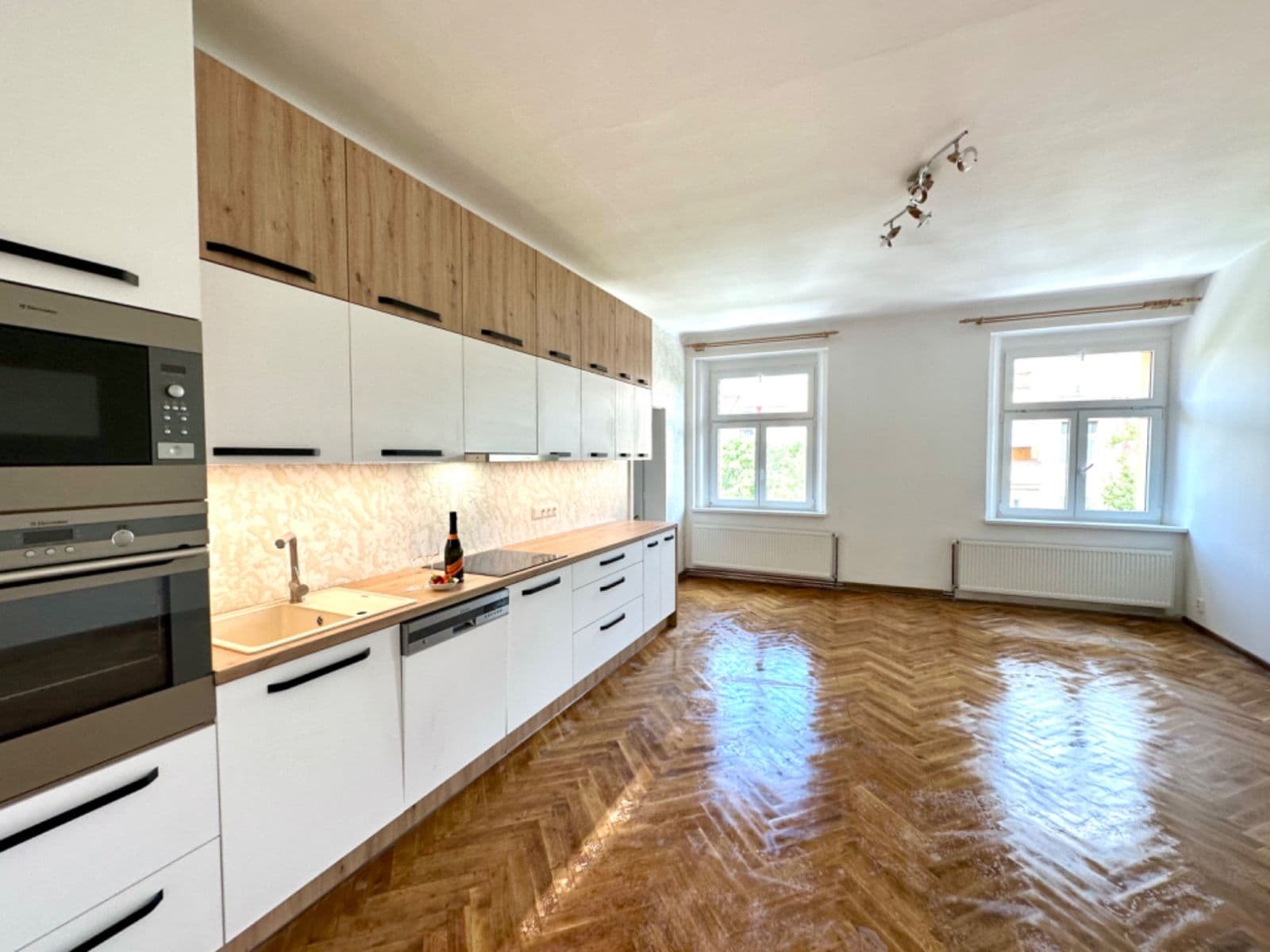 Prenájom bytu 2-izbový 80 m², U Kněžské louky, Praha, Praha Prenájom bytu 2-izbový 80 m², U Kněžské louky, Praha, Praha