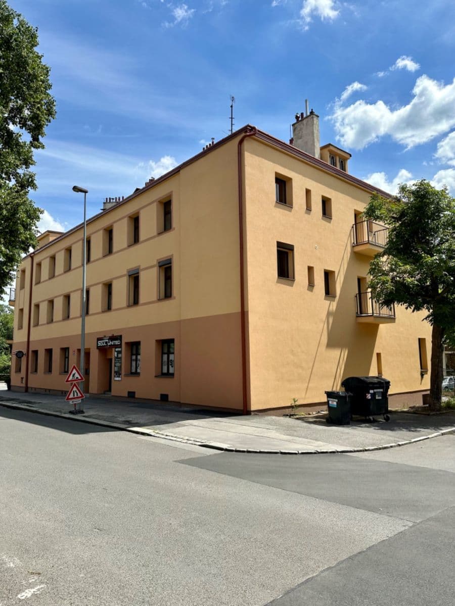 Prenájom bytu 2-izbový 80 m², U Kněžské louky, Praha, Praha Prenájom bytu 2-izbový 80 m², U Kněžské louky, Praha, Praha