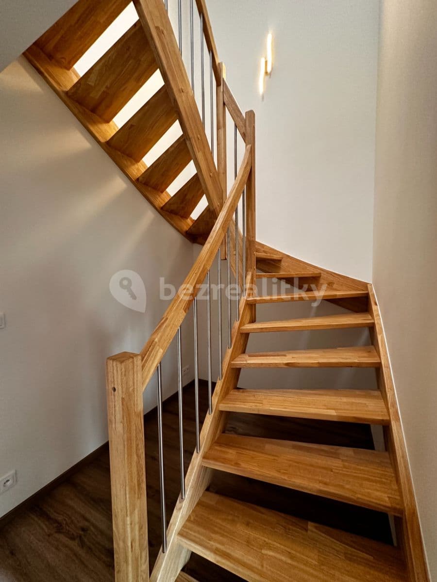 Prenájom domu 107 m², pozemok 189 m², Hůlkova, Praha, Praha Prenájom domu 107 m², pozemok 189 m², Hůlkova, Praha, Praha