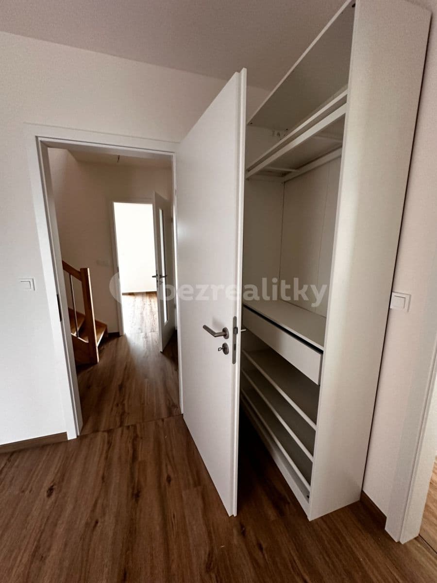 Prenájom domu 107 m², pozemok 189 m², Hůlkova, Praha, Praha Prenájom domu 107 m², pozemok 189 m², Hůlkova, Praha, Praha