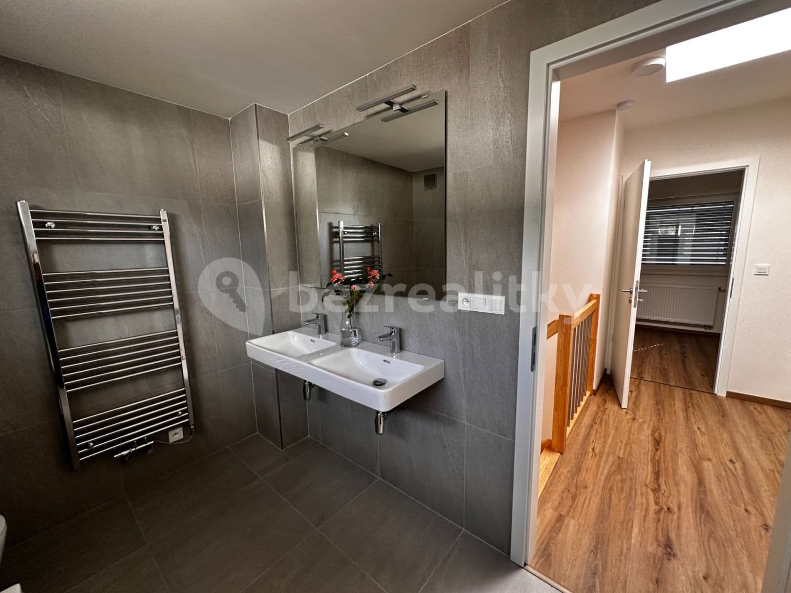 Prenájom domu 107 m², pozemok 189 m², Hůlkova, Praha, Praha Prenájom domu 107 m², pozemok 189 m², Hůlkova, Praha, Praha