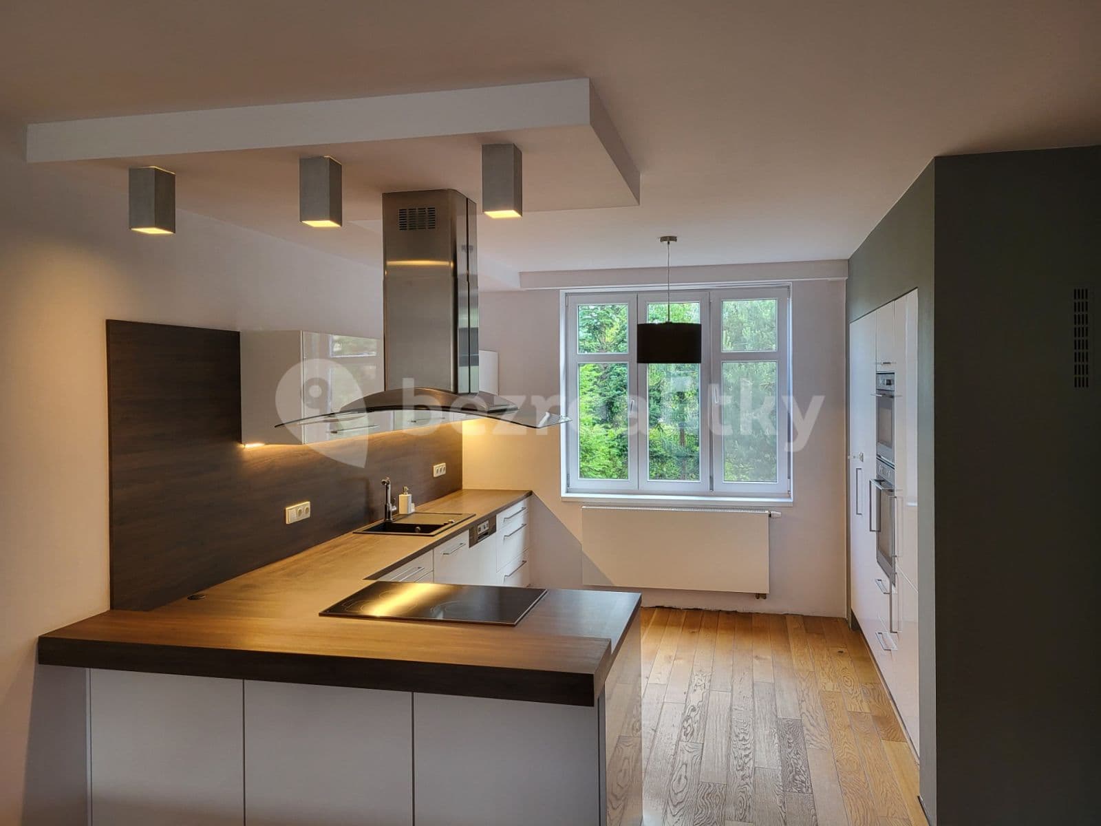 Prenájom bytu 3-izbový 91 m², Jiřího Purkyně, Hradec Králové, Královéhradecký kraj Prenájom bytu 3-izbový 91 m², Jiřího Purkyně, Hradec Králové, Královéhradecký kraj